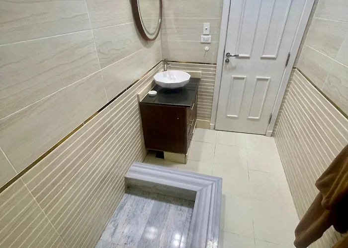 Elegant One Bedroom Managed By Lilly Homes